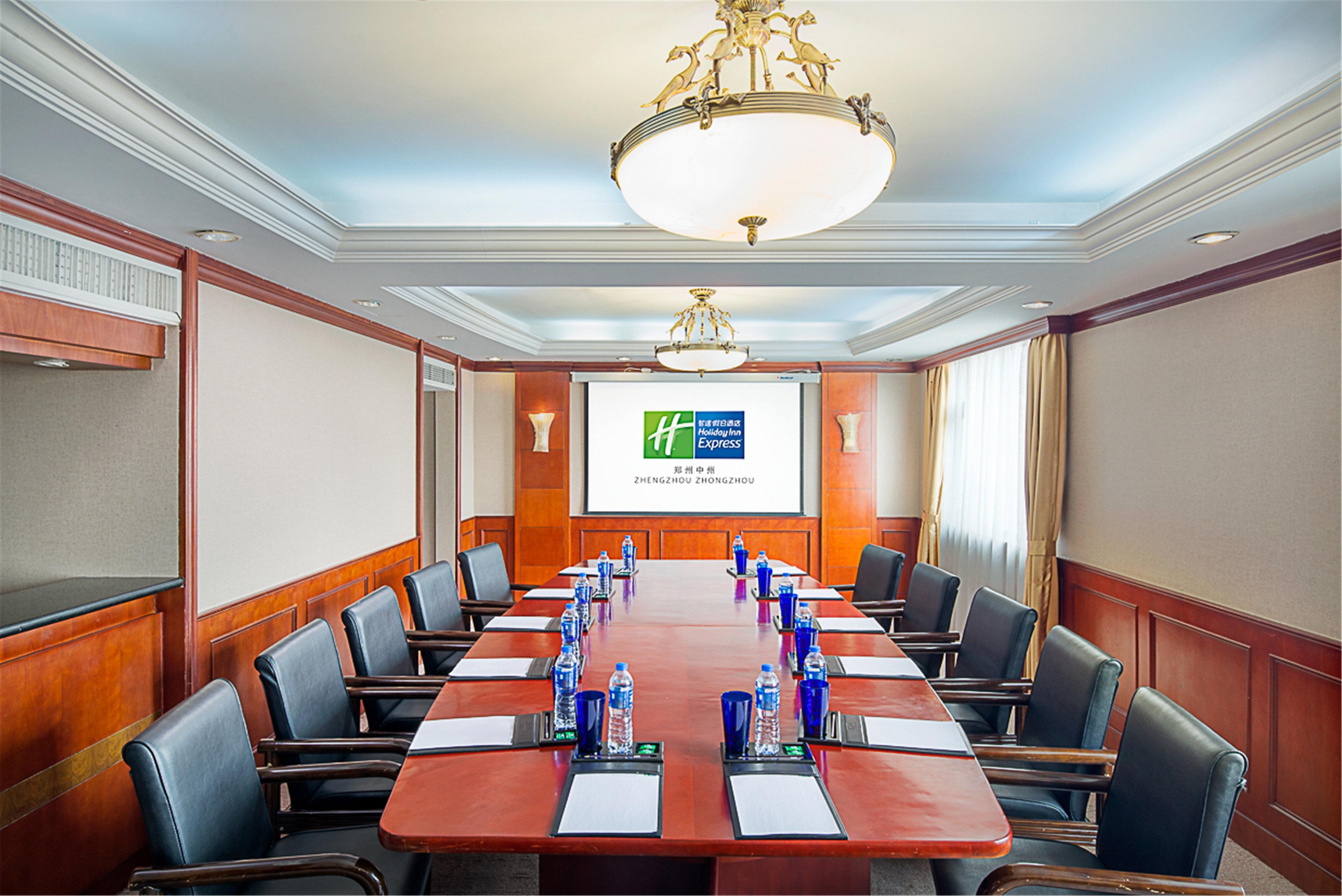 Holiday Inn Express Zhengzhou Zhongzhou By Ihg Экстерьер фото