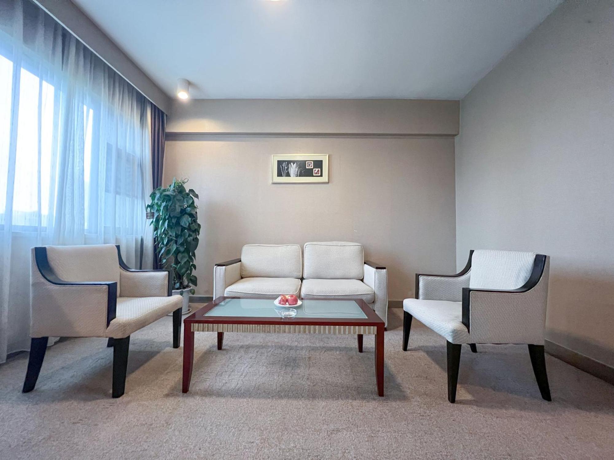 Holiday Inn Express Zhengzhou Zhongzhou By Ihg Экстерьер фото